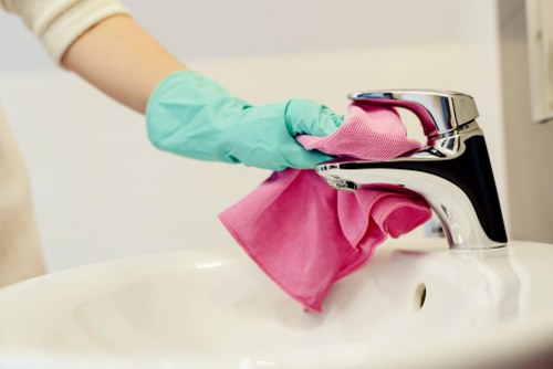 Professional deep cleaning service for TW9 homes and flats