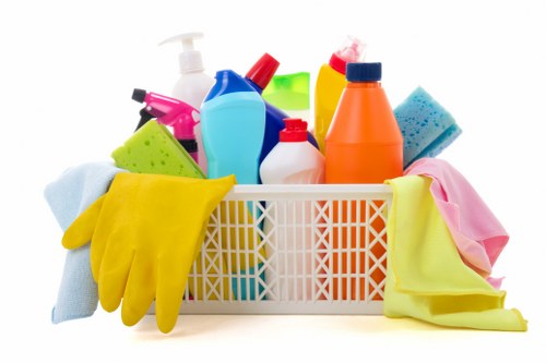Professional kitchen and bathroom cleaning for short-let accommodation in TW9